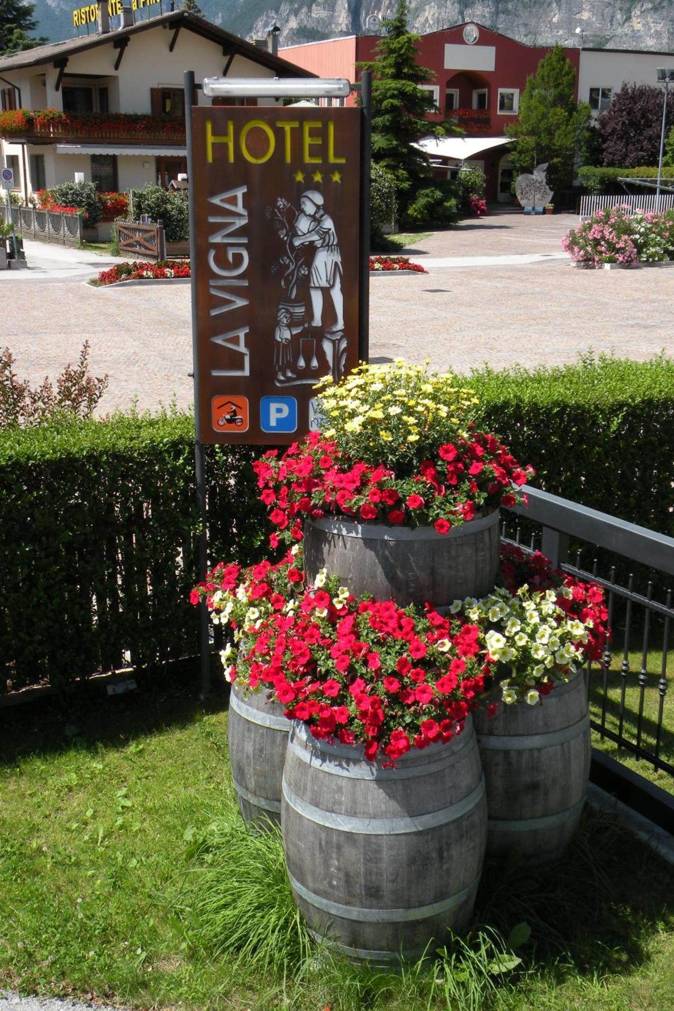 Hotel Garni La Vigna - Adult Friendly San Michele allʼAdige Exterior foto